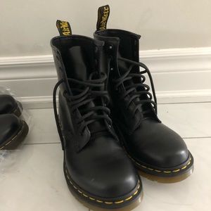 SOLD brand new dr martens 1460w